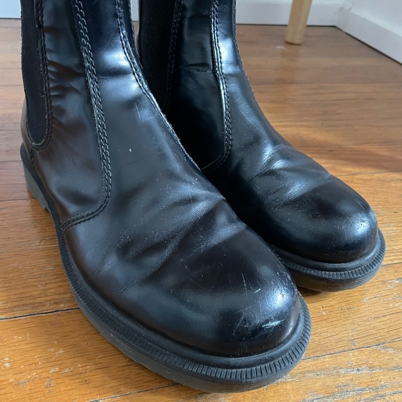 DR. MARTEN SMOOTH LEATHER CHELSEA BOOTS - Picture 6 of 6